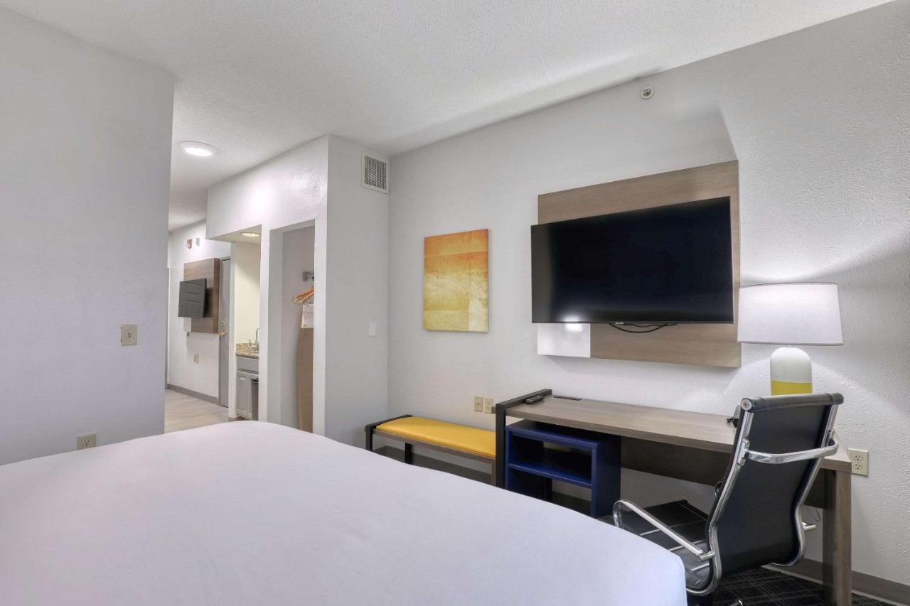 Comfort Suites Milwaukee Airport Ок-Крик Экстерьер фото