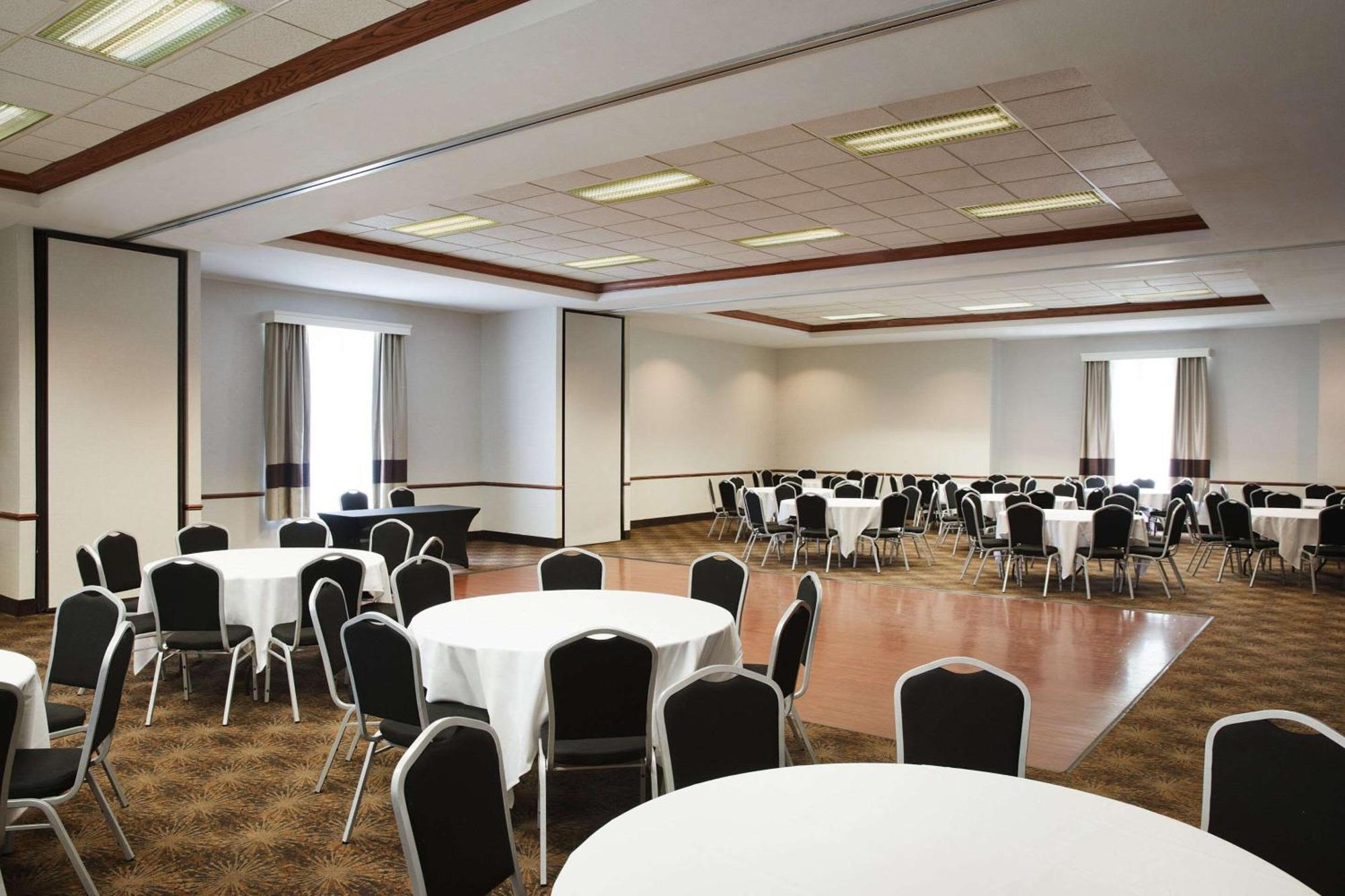 Comfort Suites Milwaukee Airport Ок-Крик Экстерьер фото