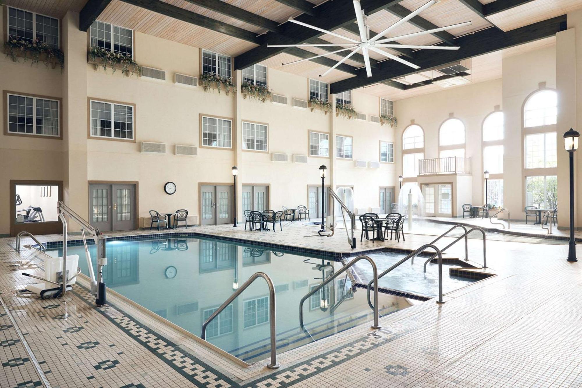 Comfort Suites Milwaukee Airport Ок-Крик Экстерьер фото